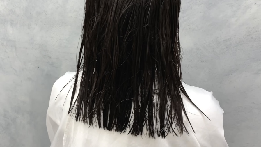 切りっぱなしミディアムにレイヤー（ベースカット）